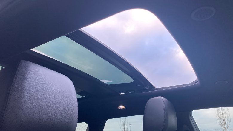 Land Rover Range Rover Evoque 1.5 P300e R-Dynamic SE 5dr Auto Hatchback